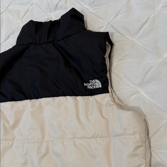 The North Face® Women's Everyday Insulated Vest Size Medium - Picture 6 of 11